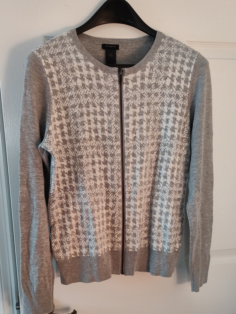 Ann Taylor Light Gray and White Houndstooth Zip-Up Sweater